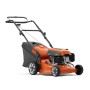 Solidna kosiarka spalinowa Husqvarna LC 140P - doskonała wydajność i prostota obsługi dla mniejszych trawników.