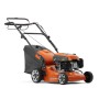 Nieduża kosiarka spalinowa z napędem - doskonałe rozwiązanie dla mniejszych ogrodów.