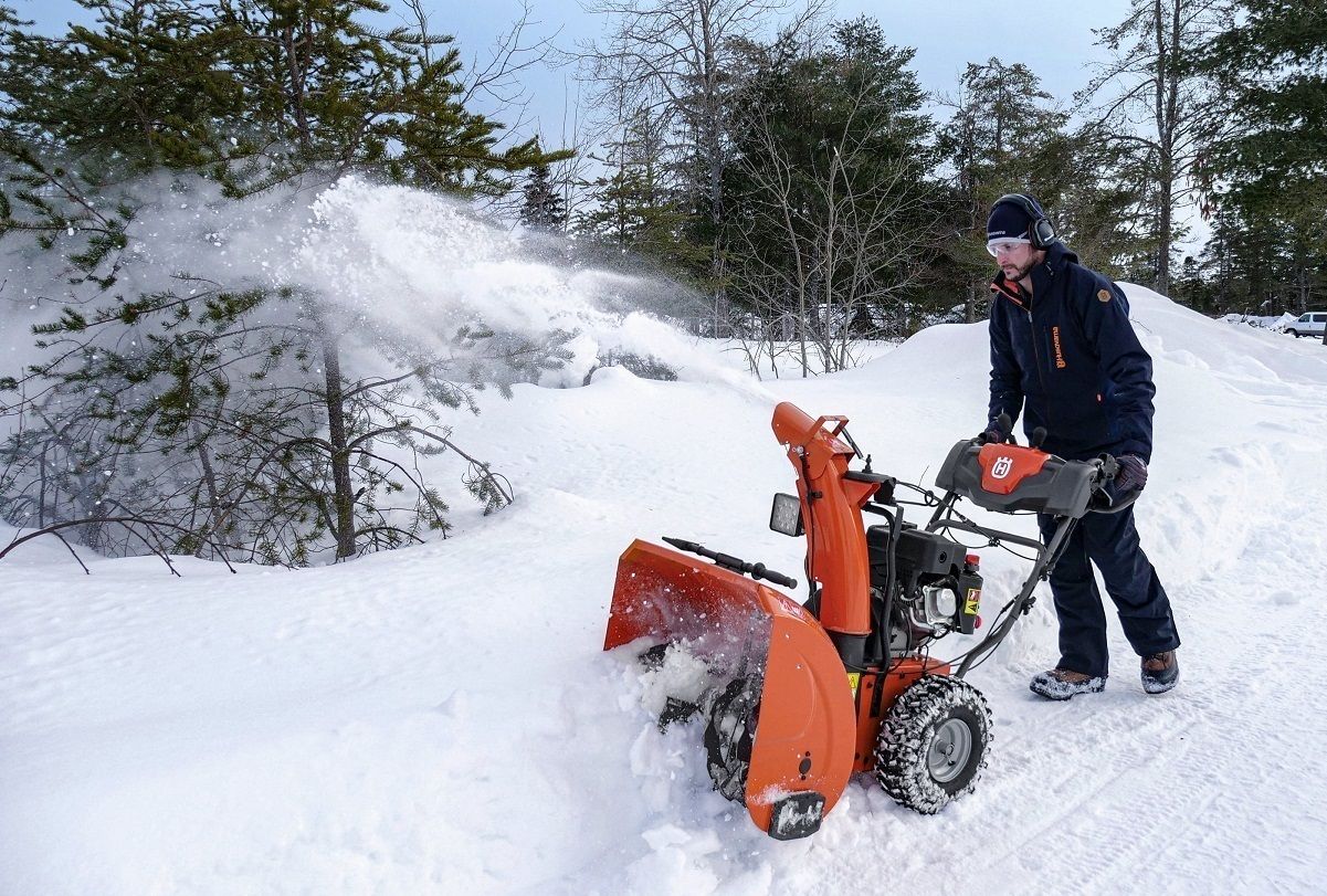Jak wybrać najlepszą odśnieżarkę do śniegu? Poradnik 2025 dla właścicieli ogrodów i podjazdów