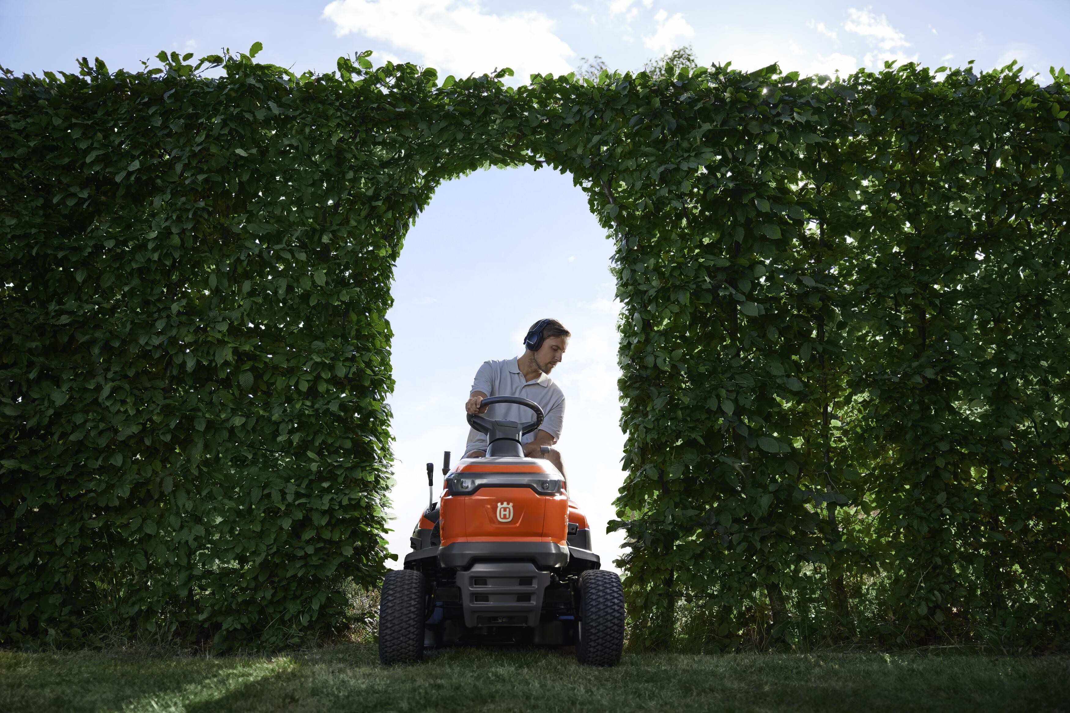 Najlepsze traktorki ogrodowe: odkryj nowoczesne maszyny do koszenia i mulczowania trawnika